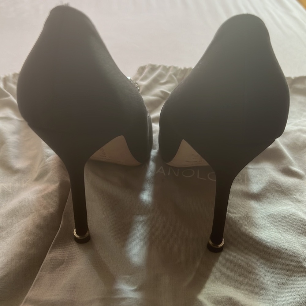 Manolo Blahnik Hangisi satin pumps - Picture 4 of 8